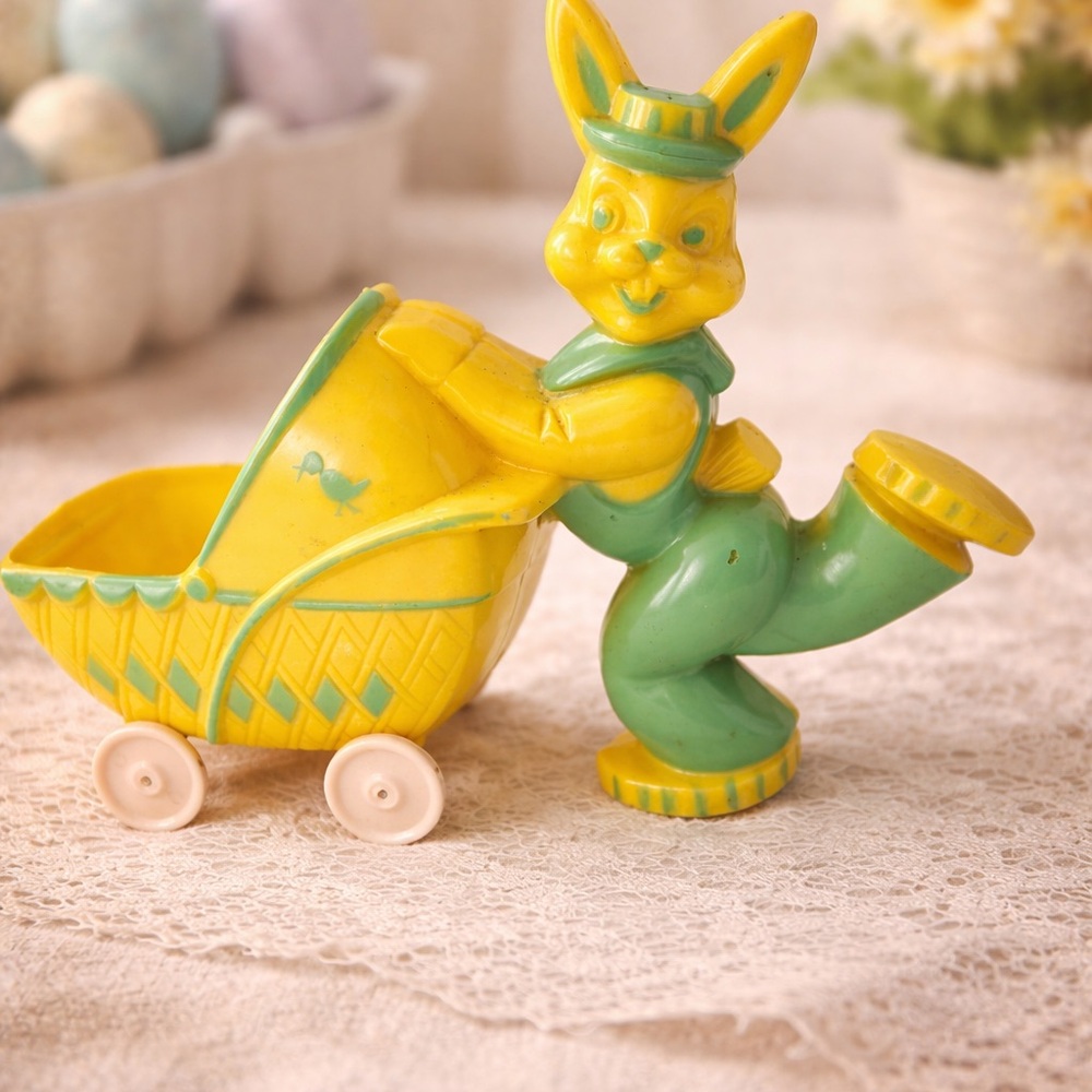 1950’s Rosbro Rosen Easter Bunny Candy Container Carriage Vintage Plastic Rare
